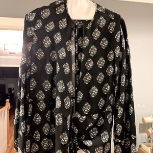 Diane vin Furstenberg black pattern blouse size 8